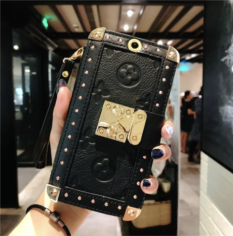 Faux Leather Wallet & Crossbody Phone Case LV - Black & Gold – DeLuxx Brand